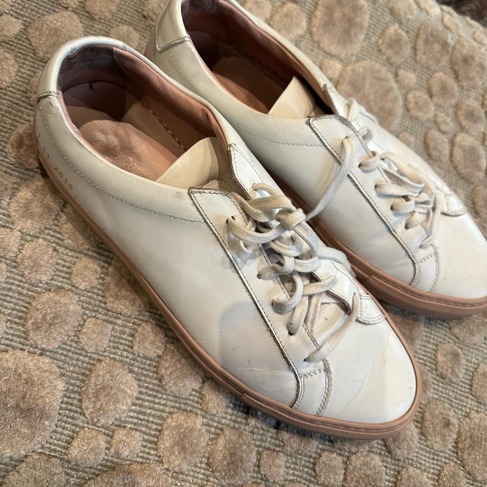 Common project sneakers